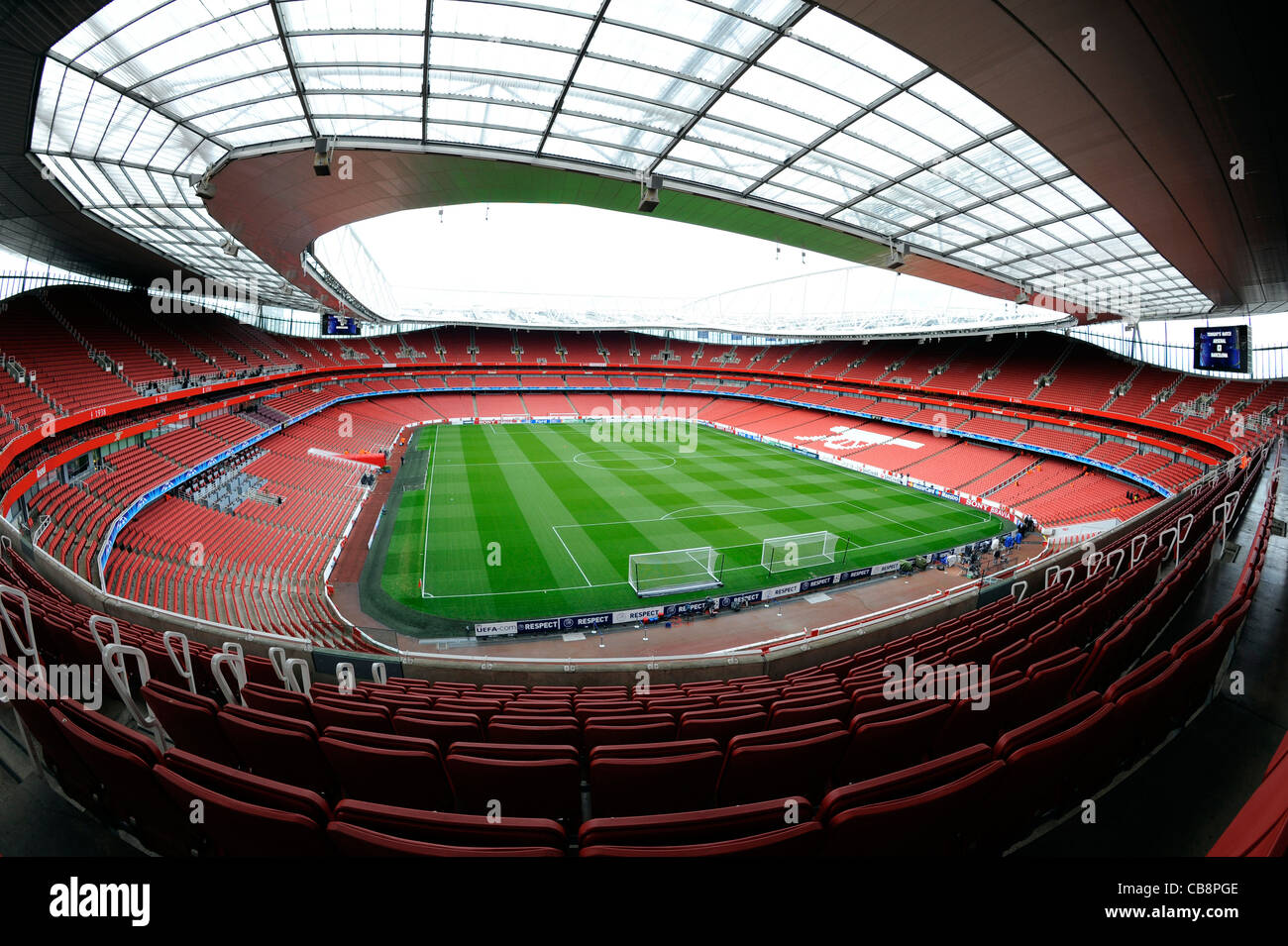 Vista dentro la Emirates Stadium (noto anche come Ashburton Grove), Londra. Sede dell'Arsenal Football Club Foto Stock