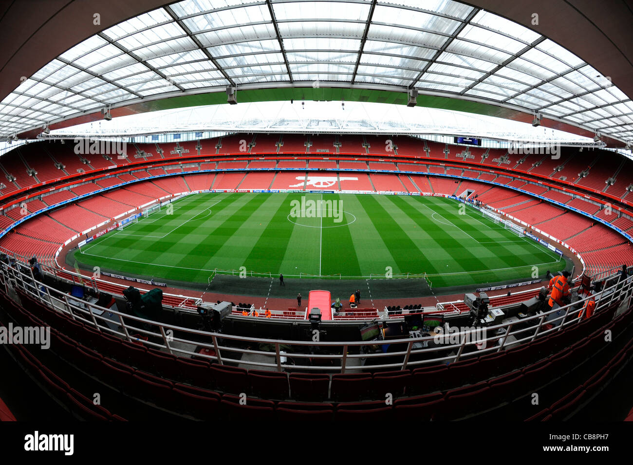 Vista dentro la Emirates Stadium (noto anche come Ashburton Grove), Londra. Sede dell'Arsenal Football Club Foto Stock