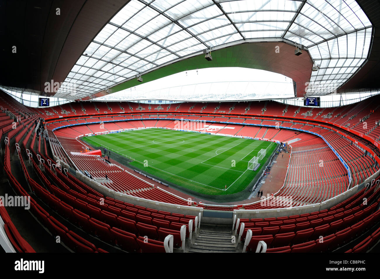 Vista dentro la Emirates Stadium (noto anche come Ashburton Grove), Londra. Sede dell'Arsenal Football Club Foto Stock