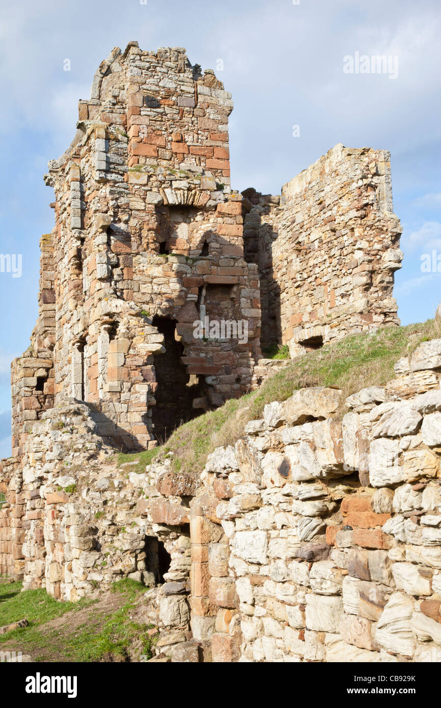 Rovine del Castello di Newark, vicino a St Monans, Fife, Scozia Foto Stock