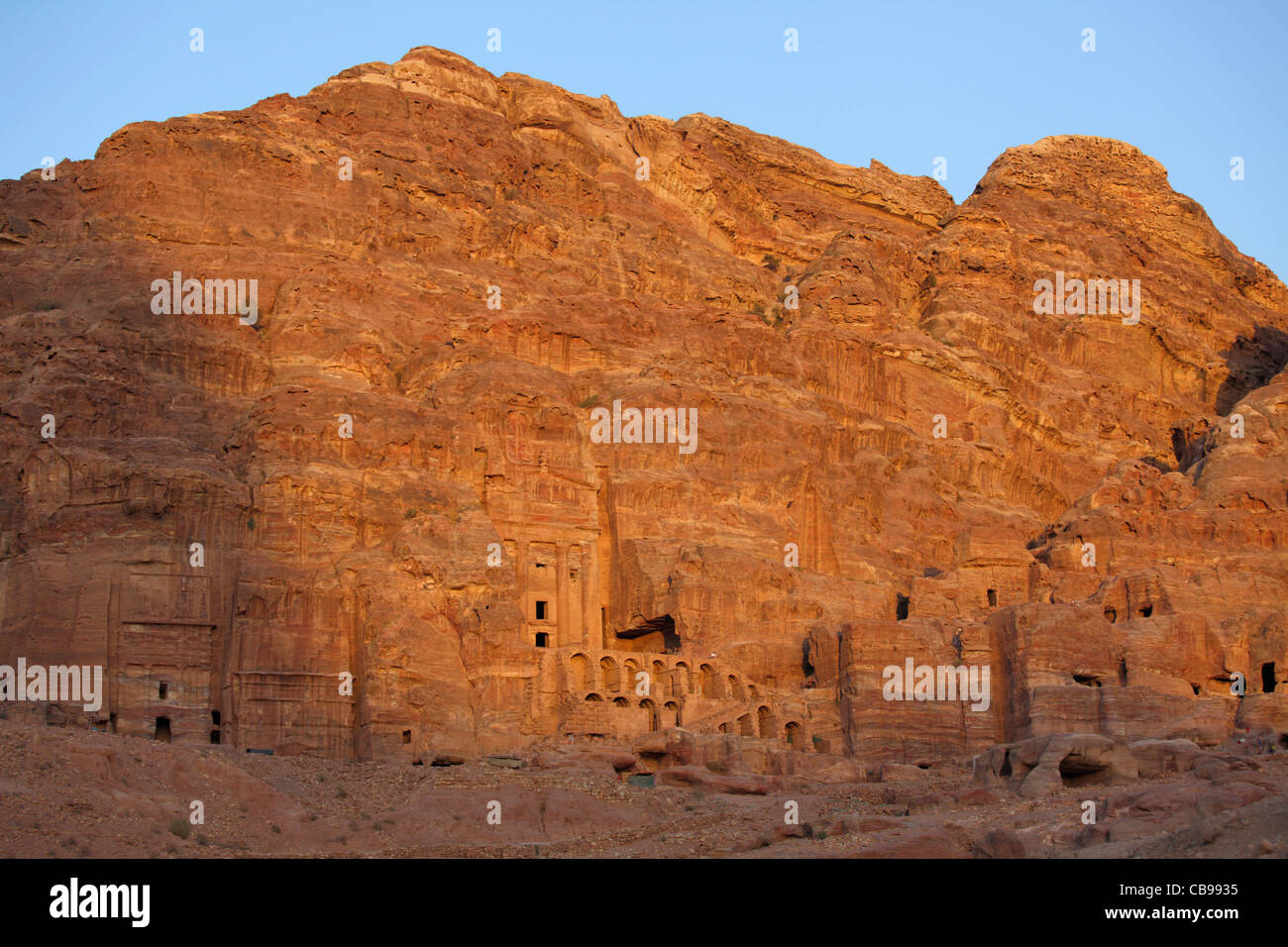 L urna tomba, una delle tombe reali di Petra, Giordania Foto Stock