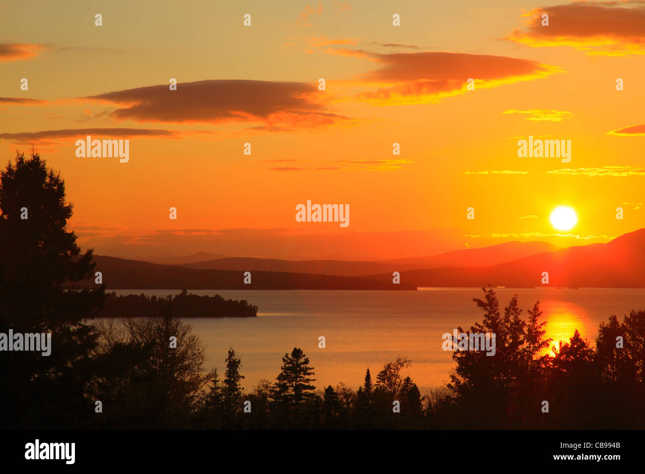 Rangeley Lake visto da Rangeley si affacciano, Rangeley, Maine, Stati Uniti d'America Foto Stock