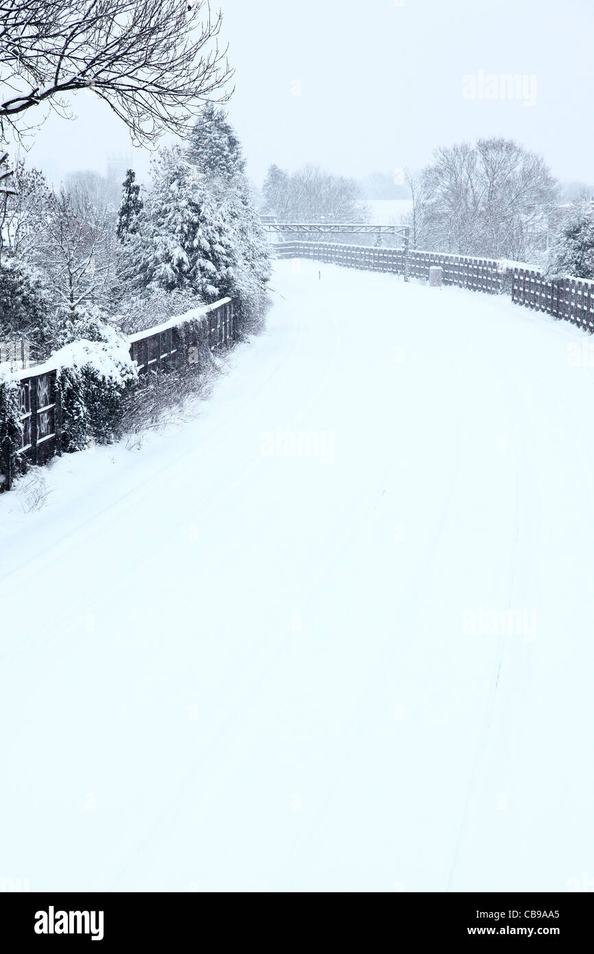 Coperta di neve le linee ferroviarie tra Bromley del sud e Shortlands. Foto Stock