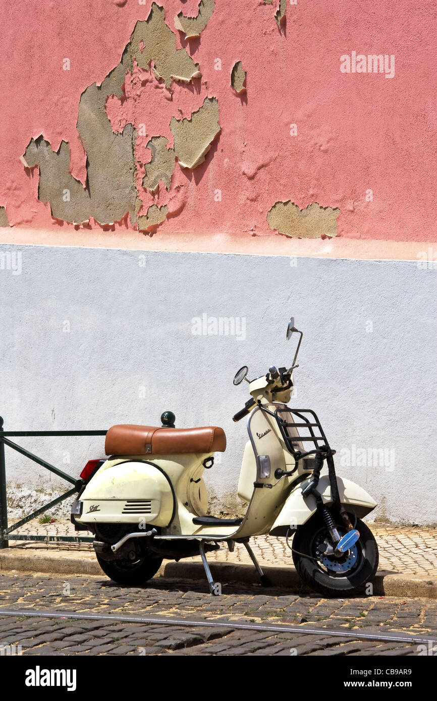 Vespa scooter Star, Lisbona, Portogallo Foto Stock