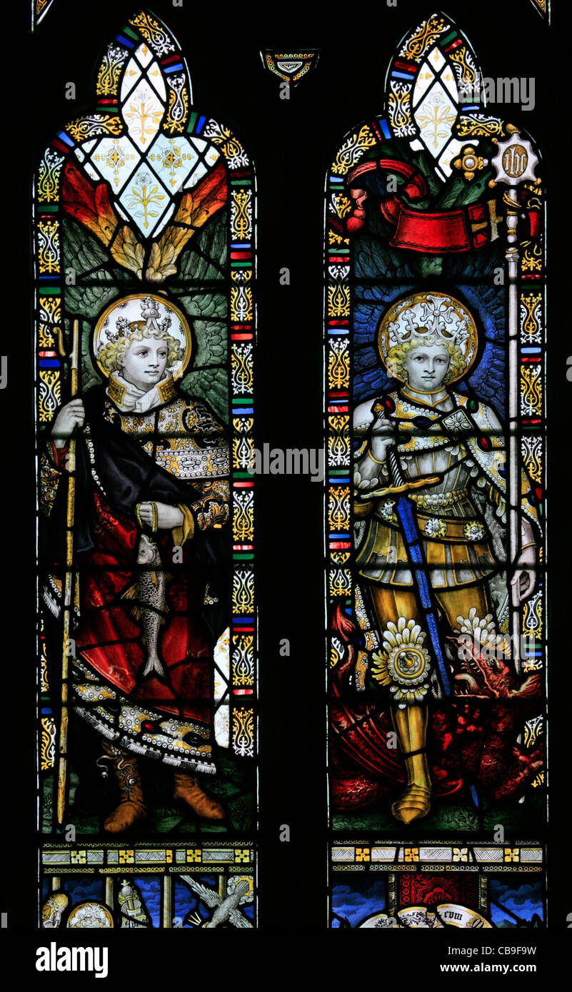 Vetrata dei Kempe Studios raffigurante gli Arcangeli Raffaello e Michele, la chiesa di St Ethedreda, West Quantoxhead, Somerset Foto Stock