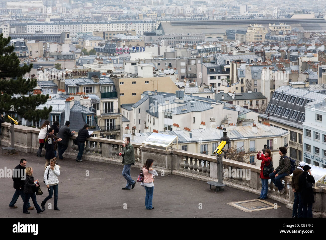 I turisti al Sacre Coeur Paris Foto Stock