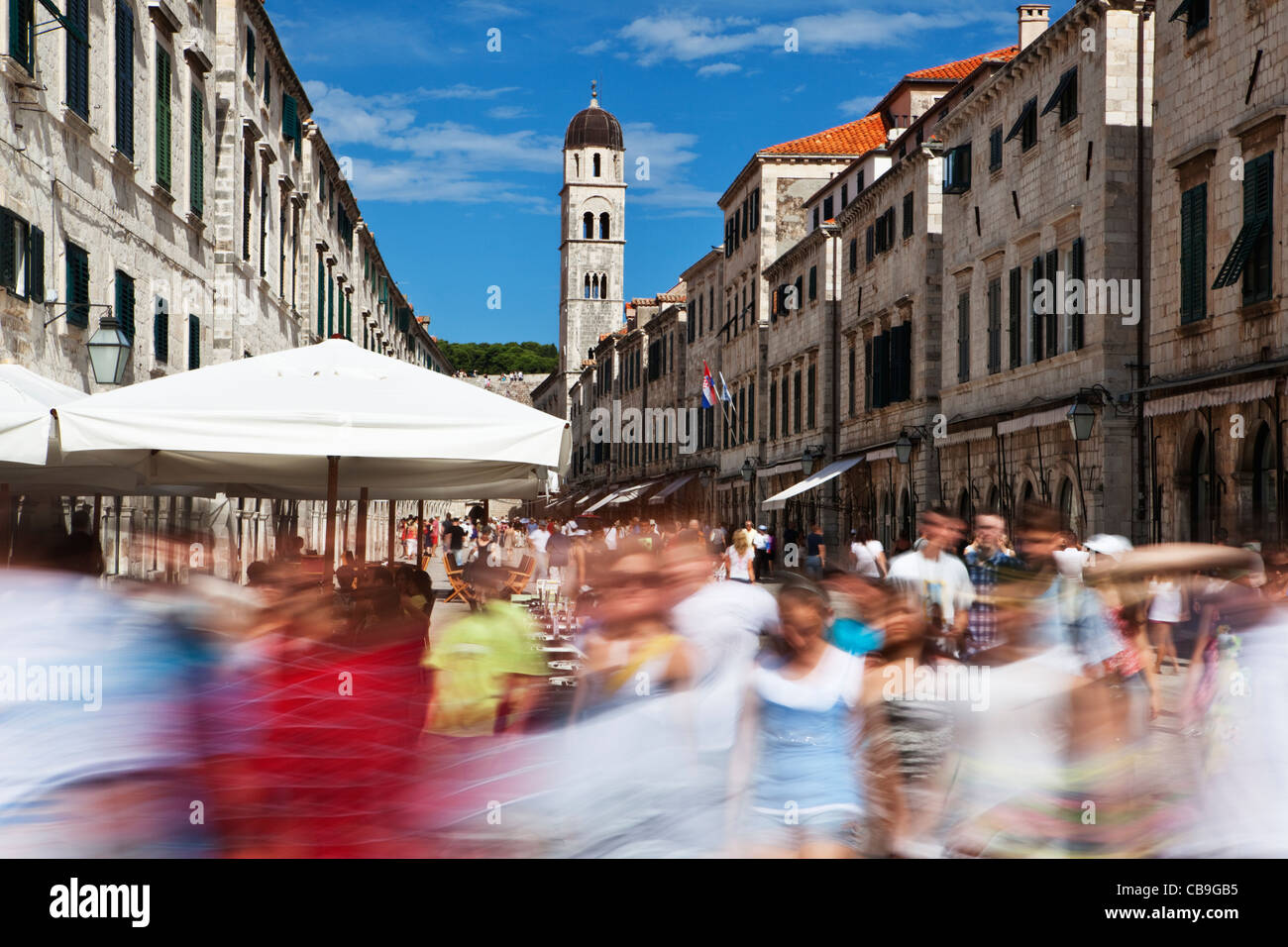 La folla di turisti sullo Stradun Dubrovnik Dalmazia Croazia Foto Stock