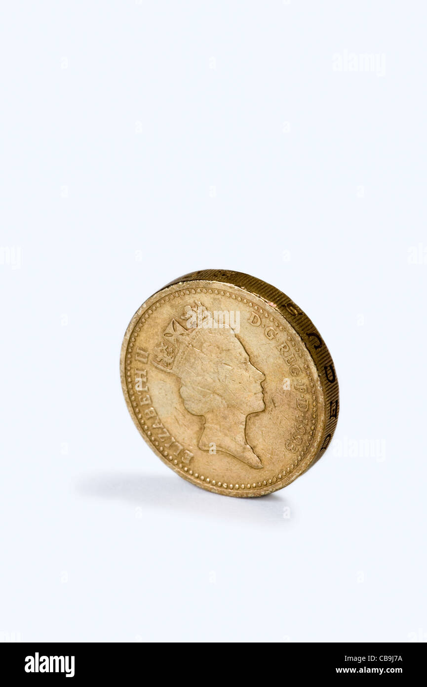Un singolo british una libbra di monete isolato su uno sfondo bianco Foto Stock