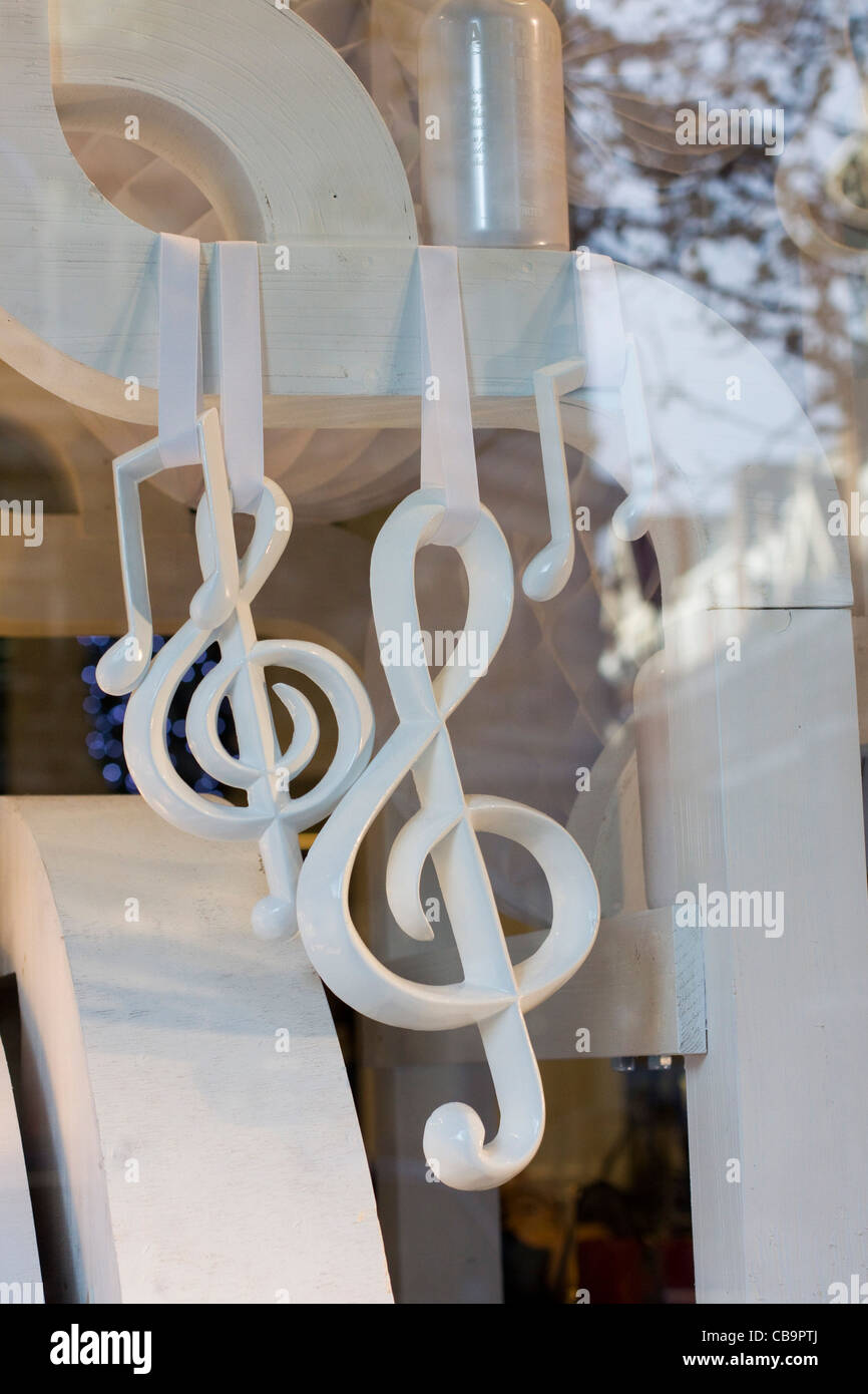 Di esposizione in vetrina a Londra Inghilterra note musicali Foto Stock