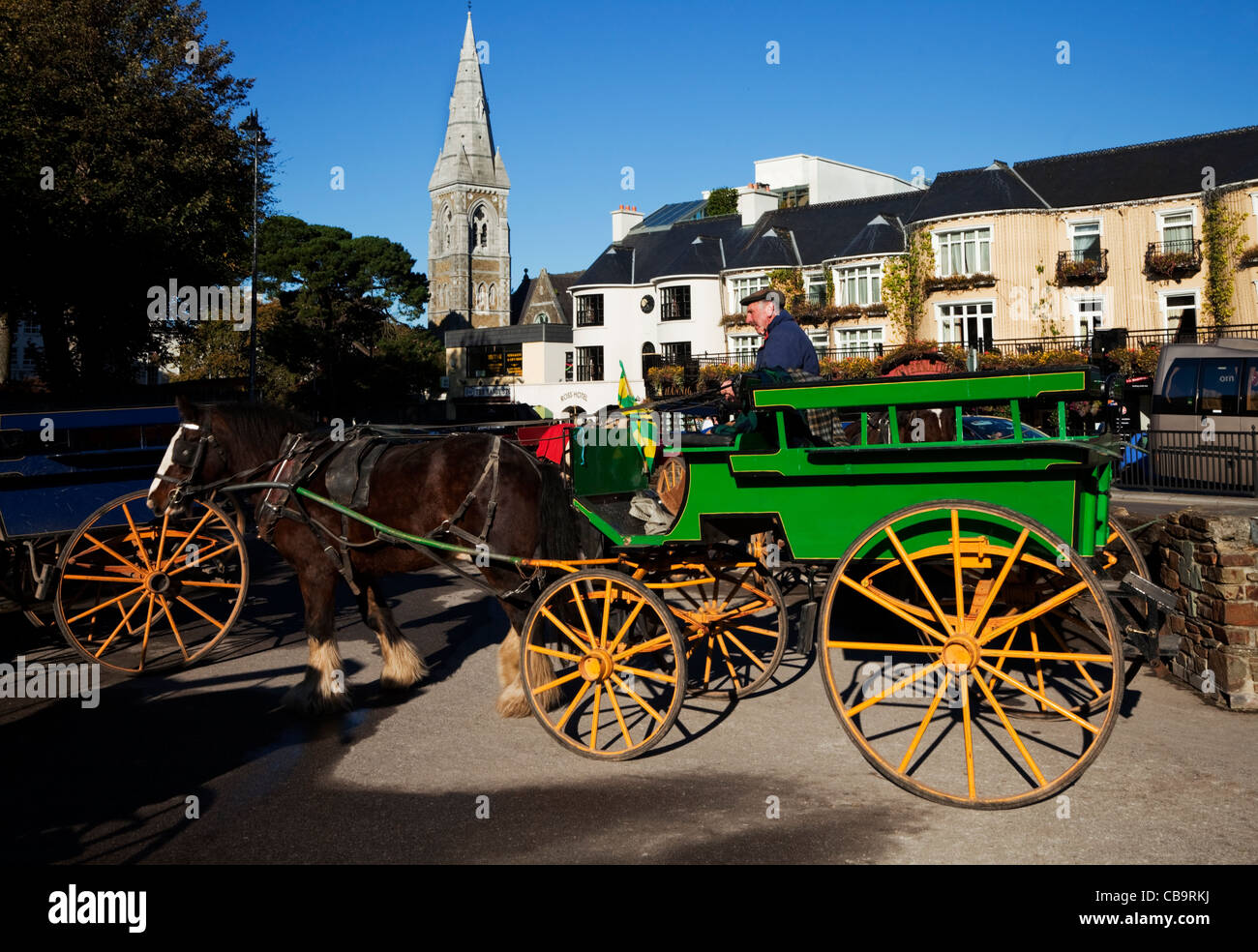 Tourist Jaunting auto in Killarney Town, nella contea di Kerry, Irlanda Foto Stock