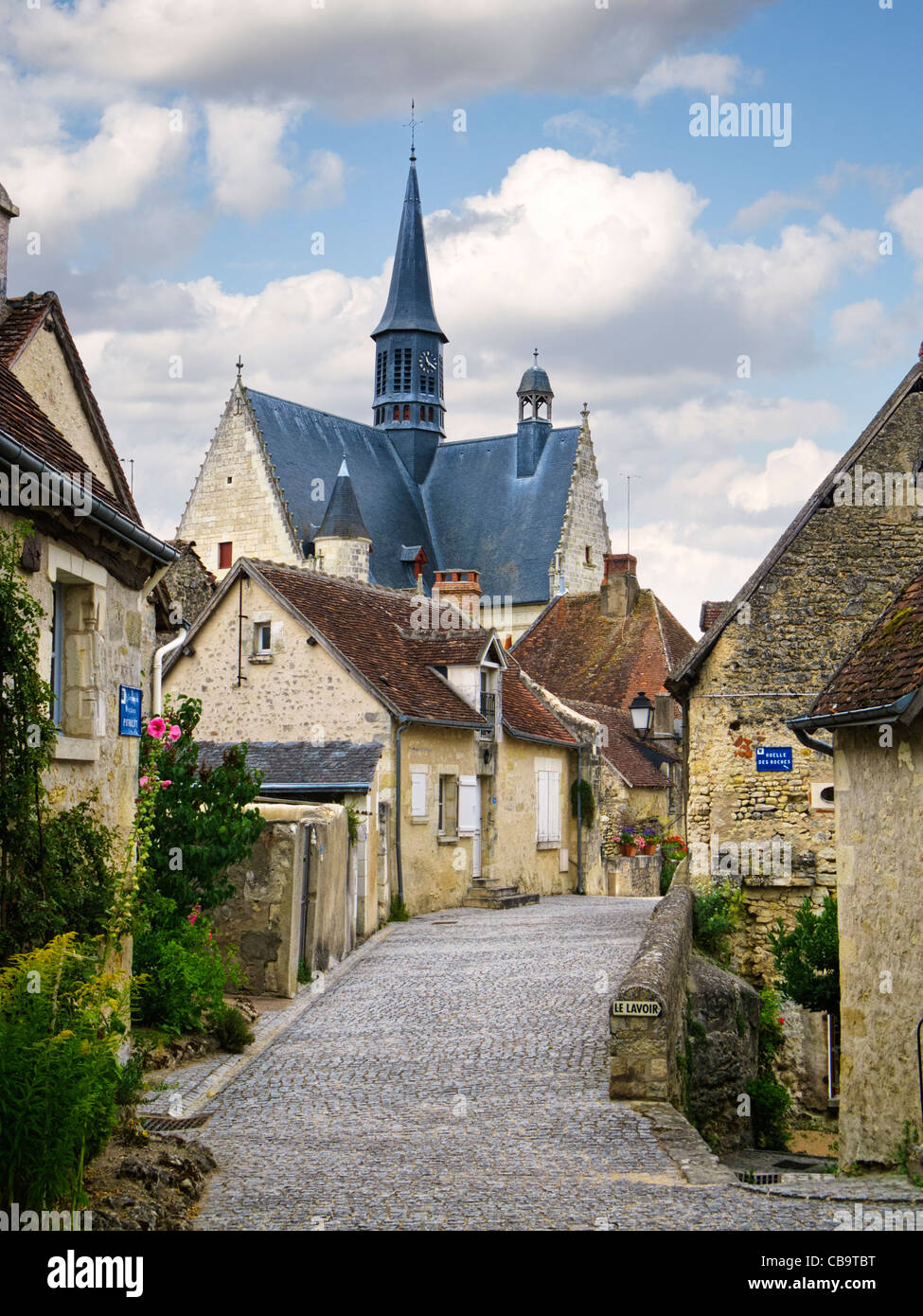 Village, Francia - Old Street e case nel grazioso villaggio di Montresor nella Valle della Loira, Francia Foto Stock