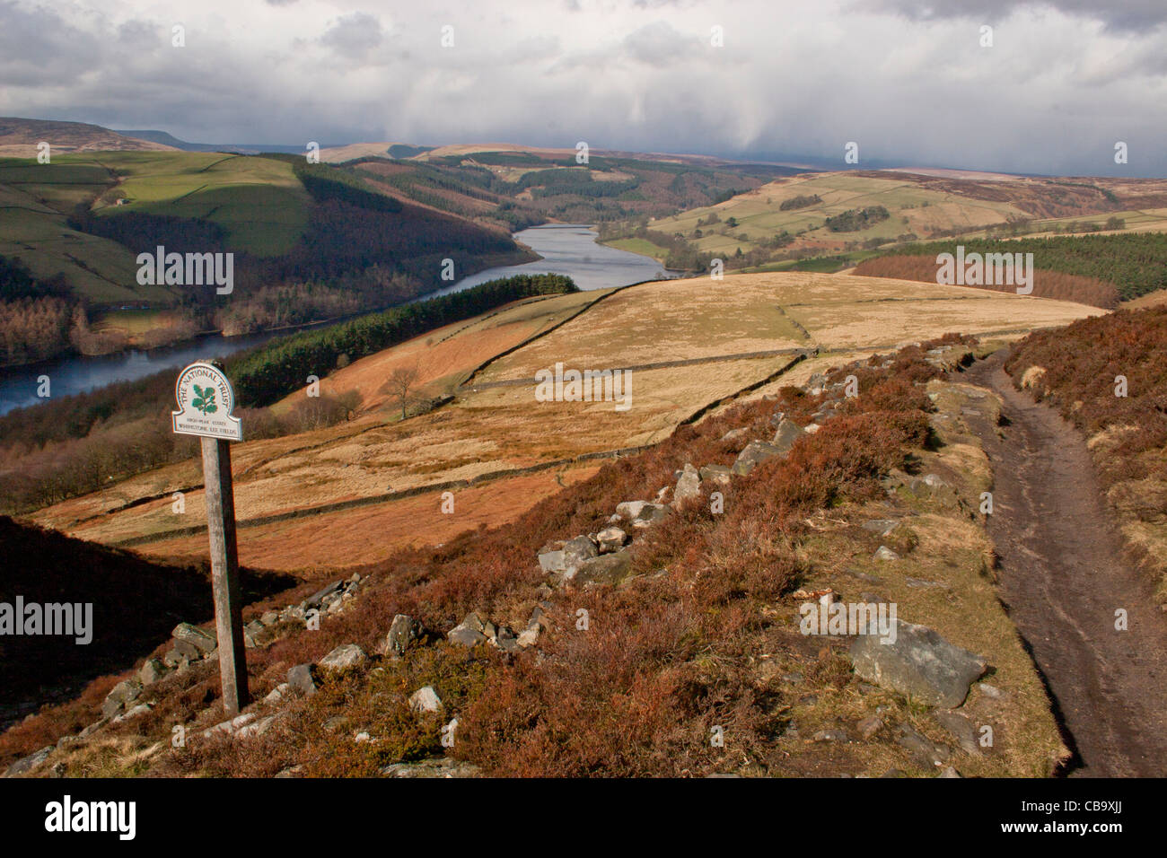 Derwent Valley serbatoio elevato picco station wagon, Whinstone Lee campi, Peak District, Derbyshire, Inghilterra Foto Stock