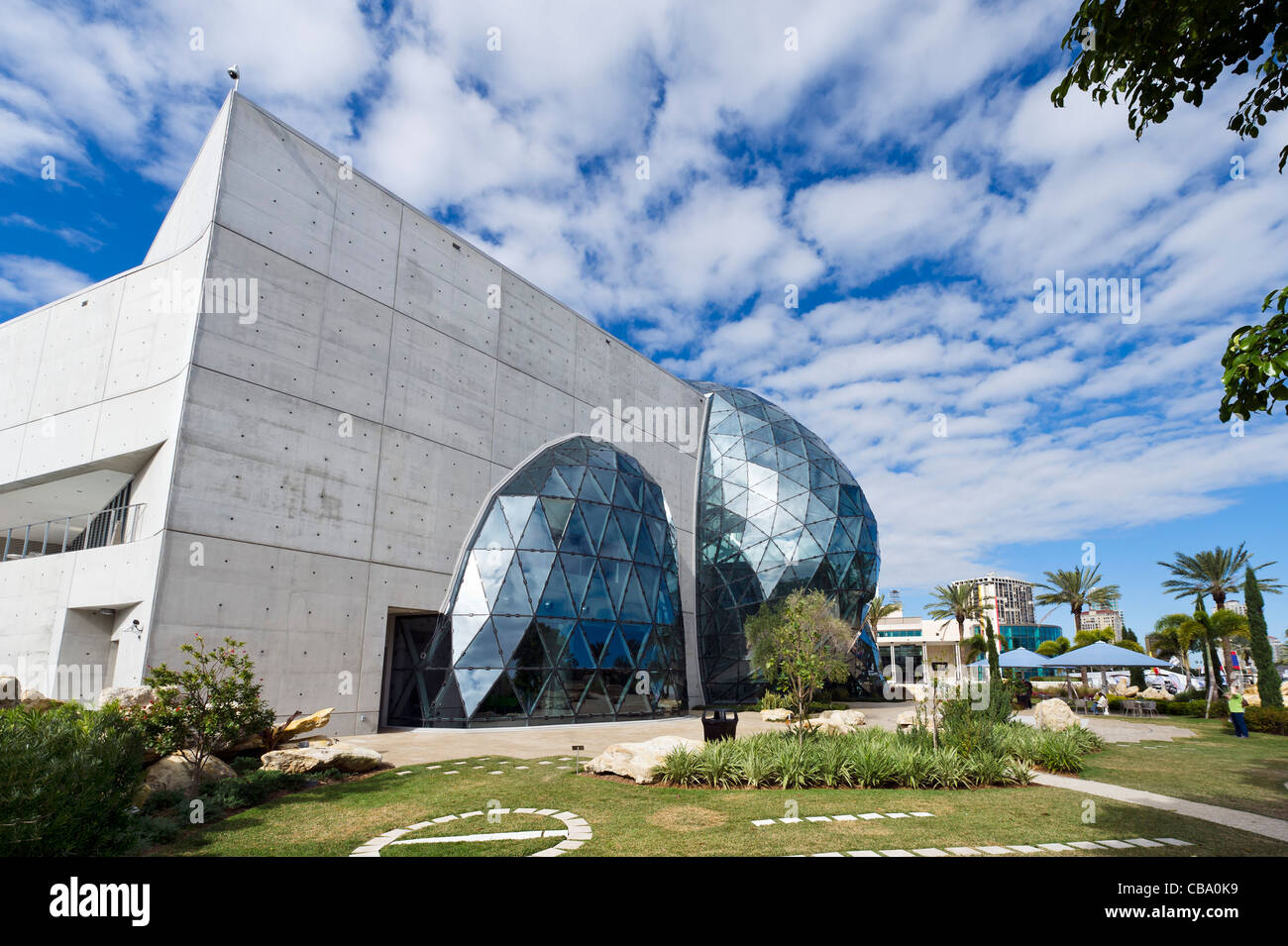 Il nuovo Museo Salvador Dali presi da il giardino del museo di San Pietroburgo, Florida, Stati Uniti d'America Foto Stock