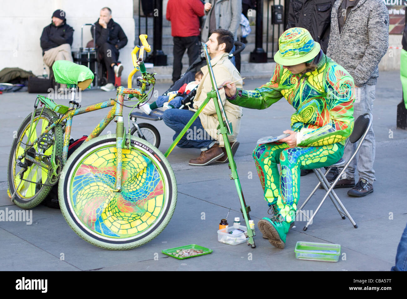 Un artista di strada in Trafalgar Square Londra Foto Stock