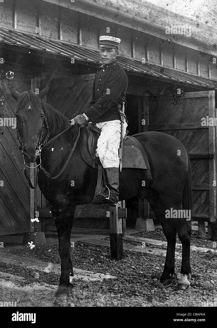 Un grande periodo di guerra cavalryman giapponese sul suo supporto. Foto Stock