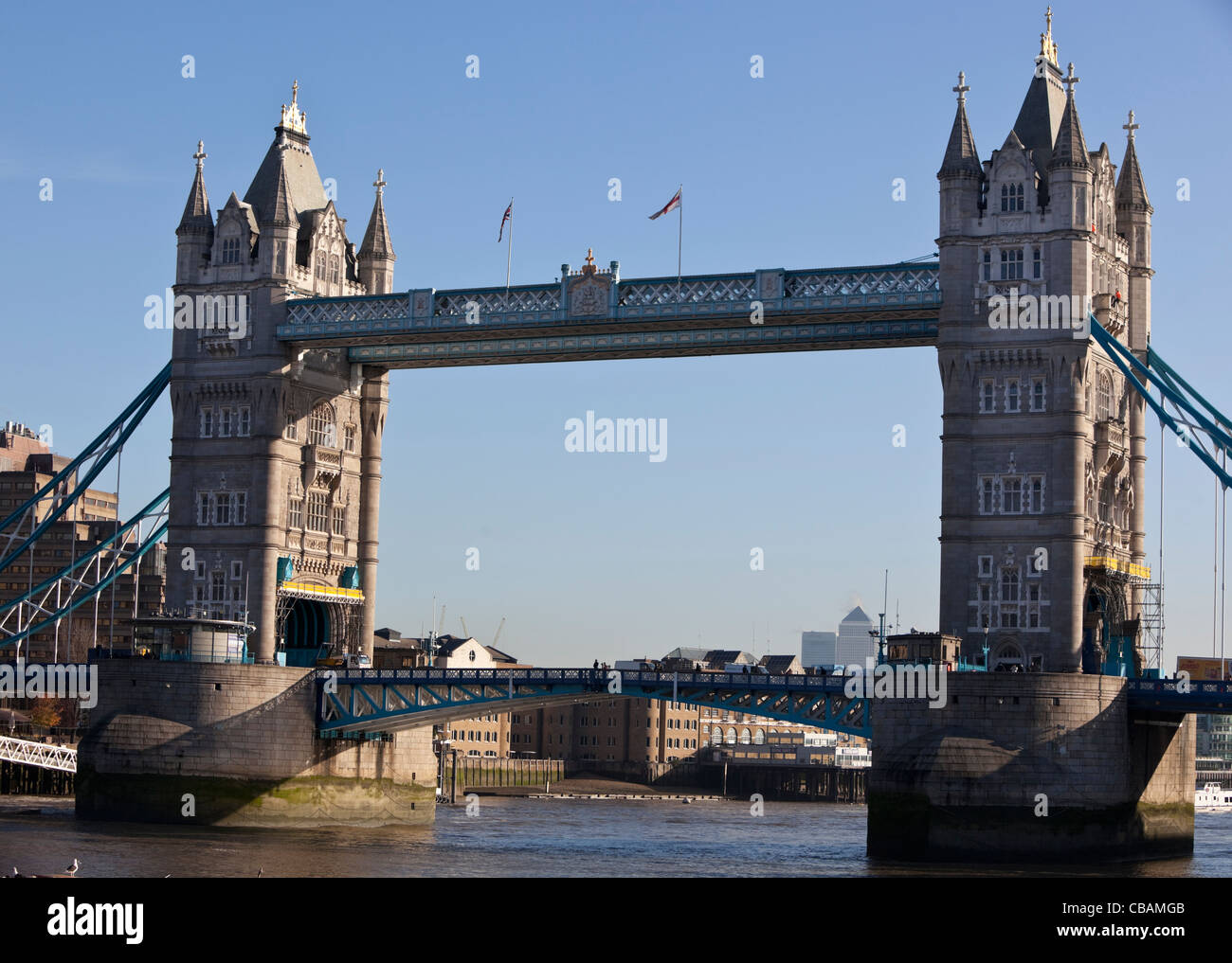 Il Tower Bridge Tamigi Londra Inghilterra REGNO UNITO GB British Foto Stock