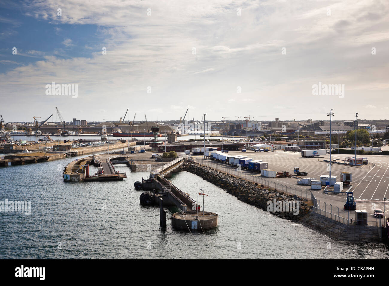 Ormeggiata al porto di St Malo, Bretagna Francia Foto Stock