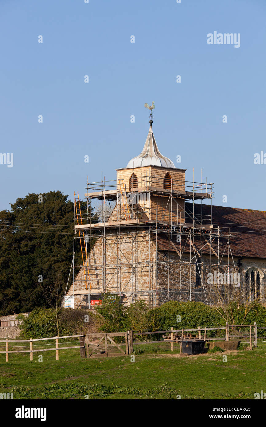 Il campanile della chiesa di essere ripristinato e riparato - REGNO UNITO Foto Stock
