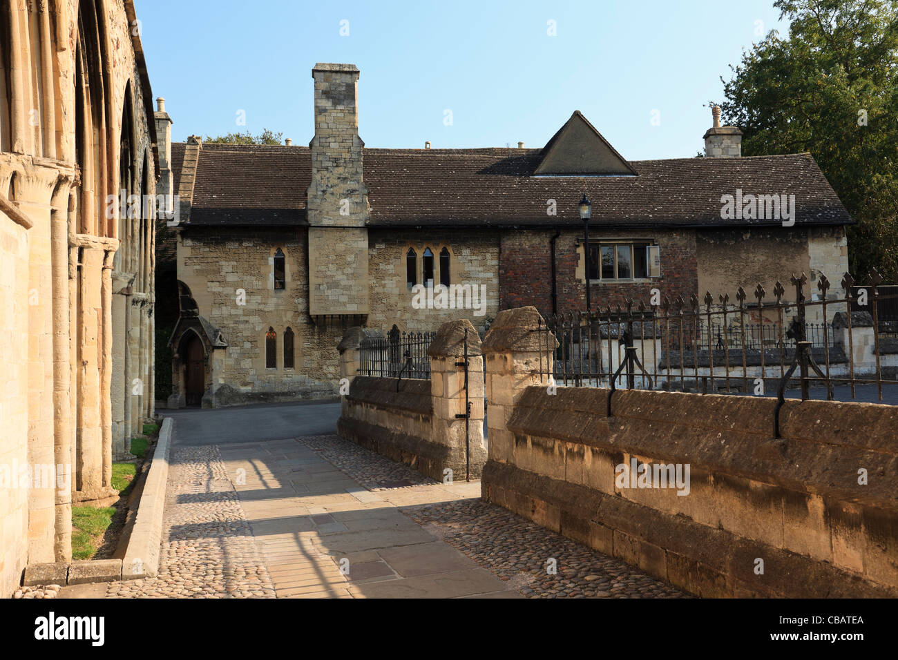 Il XIV secolo Dulverton House parte della vecchia abbazia infermeria nella cattedrale motivi Donisthorpe England Regno Unito. Foto Stock