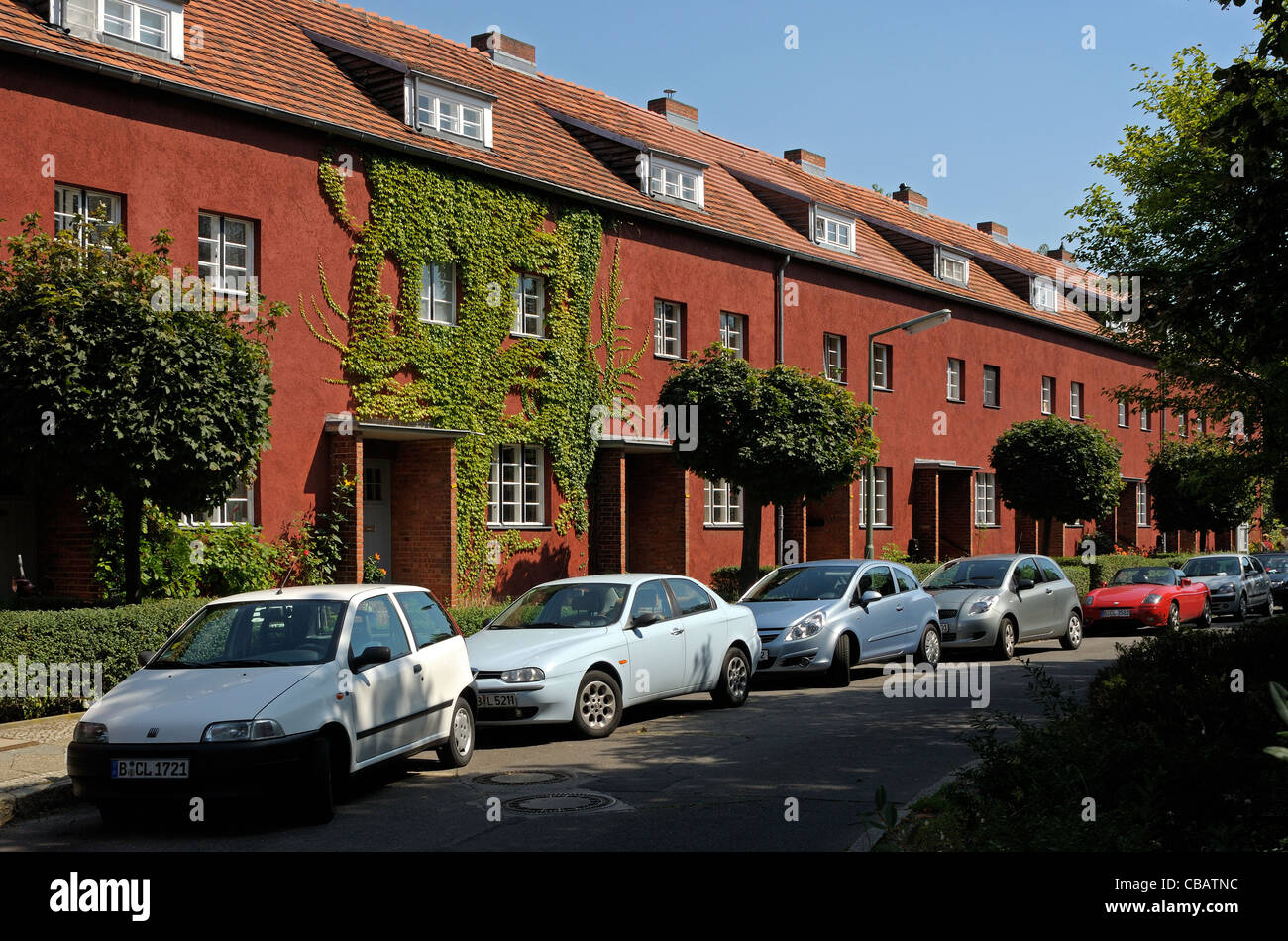 Hufeisensiedlung, a Ferro di Cavallo station wagon, alloggiamento del modernismo di sviluppo da parte di Bruno Taut, Sito Patrimonio Mondiale dell'UNESCO, Britz, Berlino Foto Stock