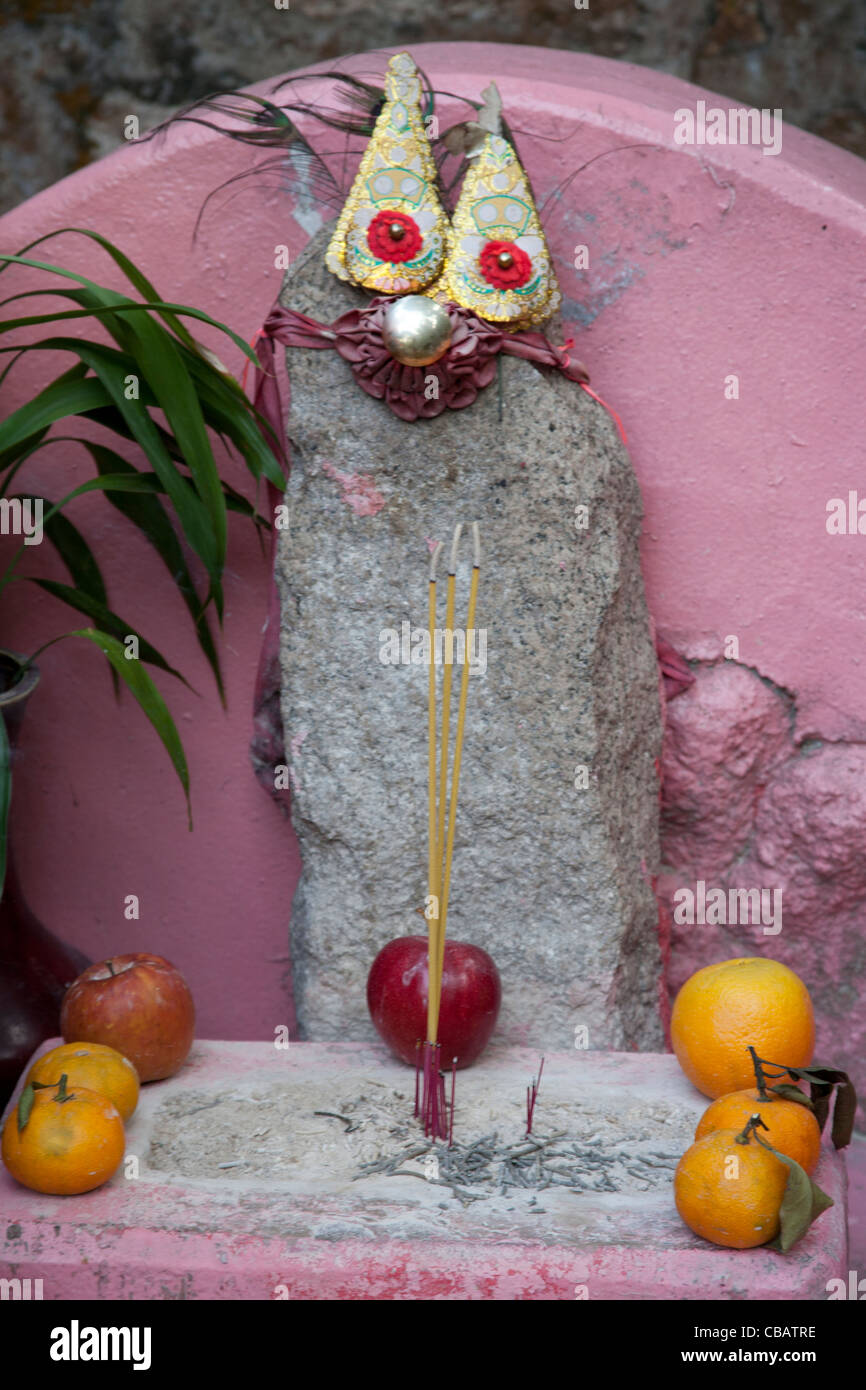 Offerte di linea a forma una faccia al di fuori di un filato di Kwun Tempio Cheung Chau, Hong Kong outlying island Cina SAR Foto Stock