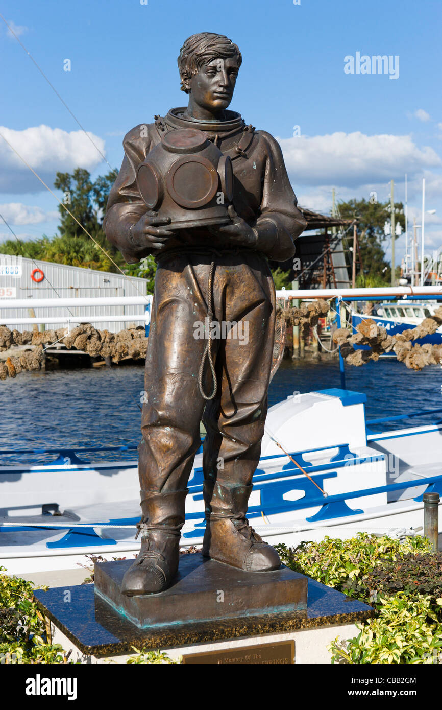 Statua di un subacqueo in spugna sulla spugna dock, Tarpon Springs, costa del Golfo della Florida, Stati Uniti d'America Foto Stock