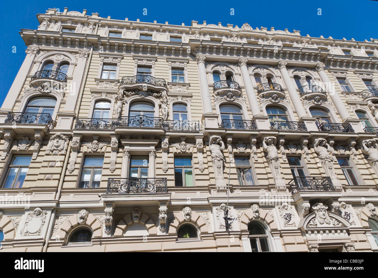 Ufficio e appartamento edificio con bank da Mihails Eizensteins, Elizabetes Street Art Nouveau Distretto, Riga, Lettonia Foto Stock