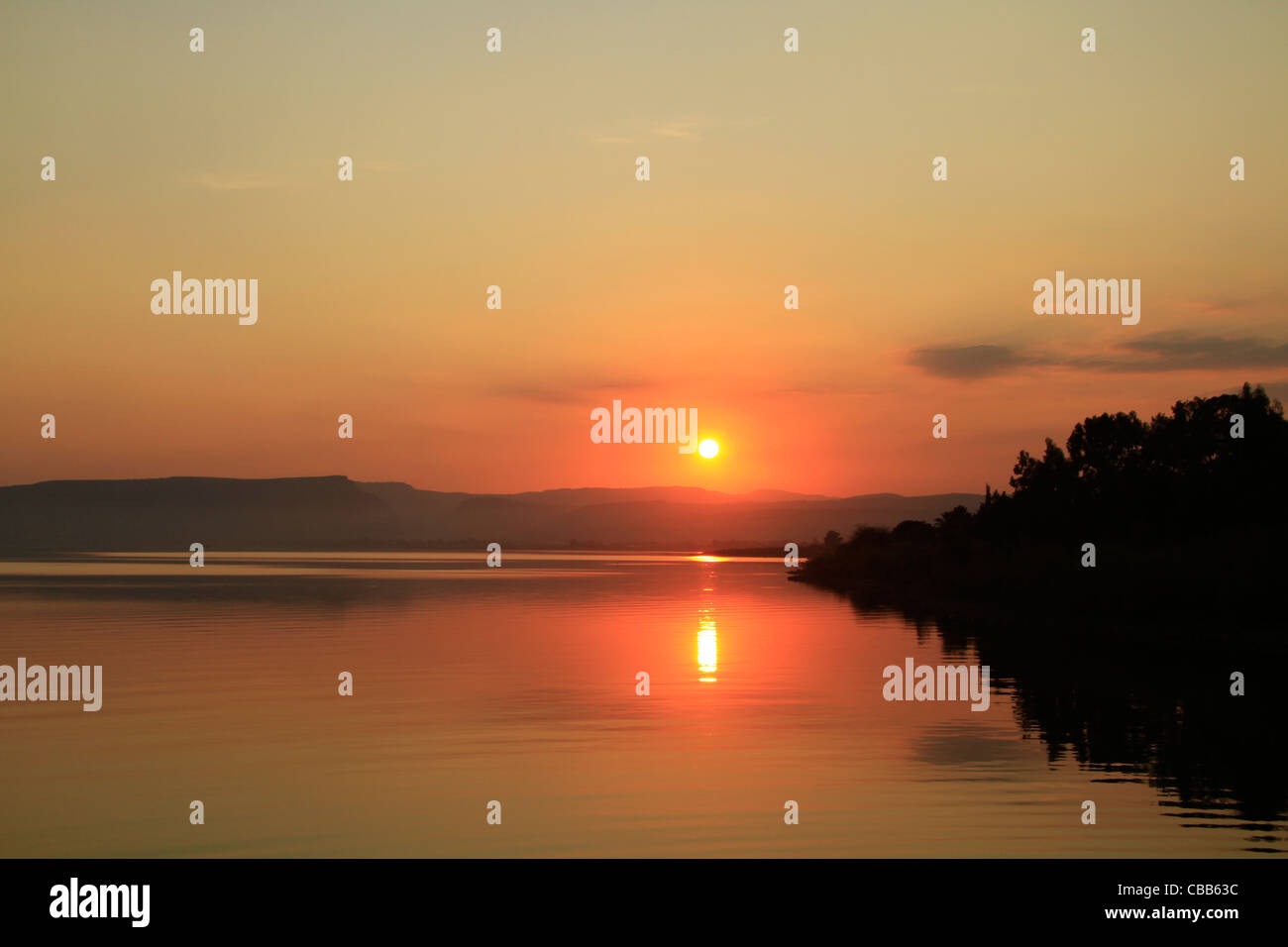 Israele, il tramonto sul mare di Galilea a Cafarnao Foto Stock