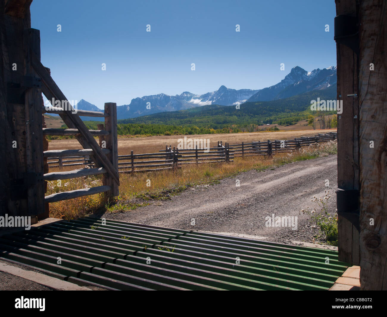 Porta dell'ultimo dollaro Ranch in autunno con una vista di Dallas dividere sul retro. Foto Stock