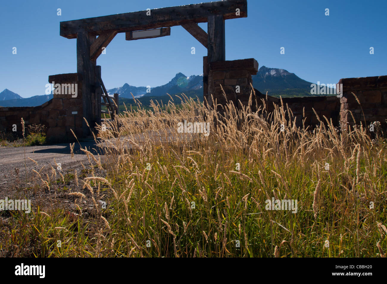 Porta dell'ultimo dollaro Ranch in autunno con una vista di Dallas dividere sul retro. Foto Stock