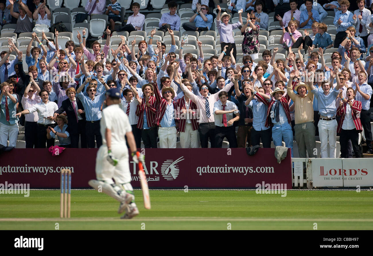 Eton versetti Harrow partita di cricket al Lords a Londra. Foto di James Boardman. Foto Stock