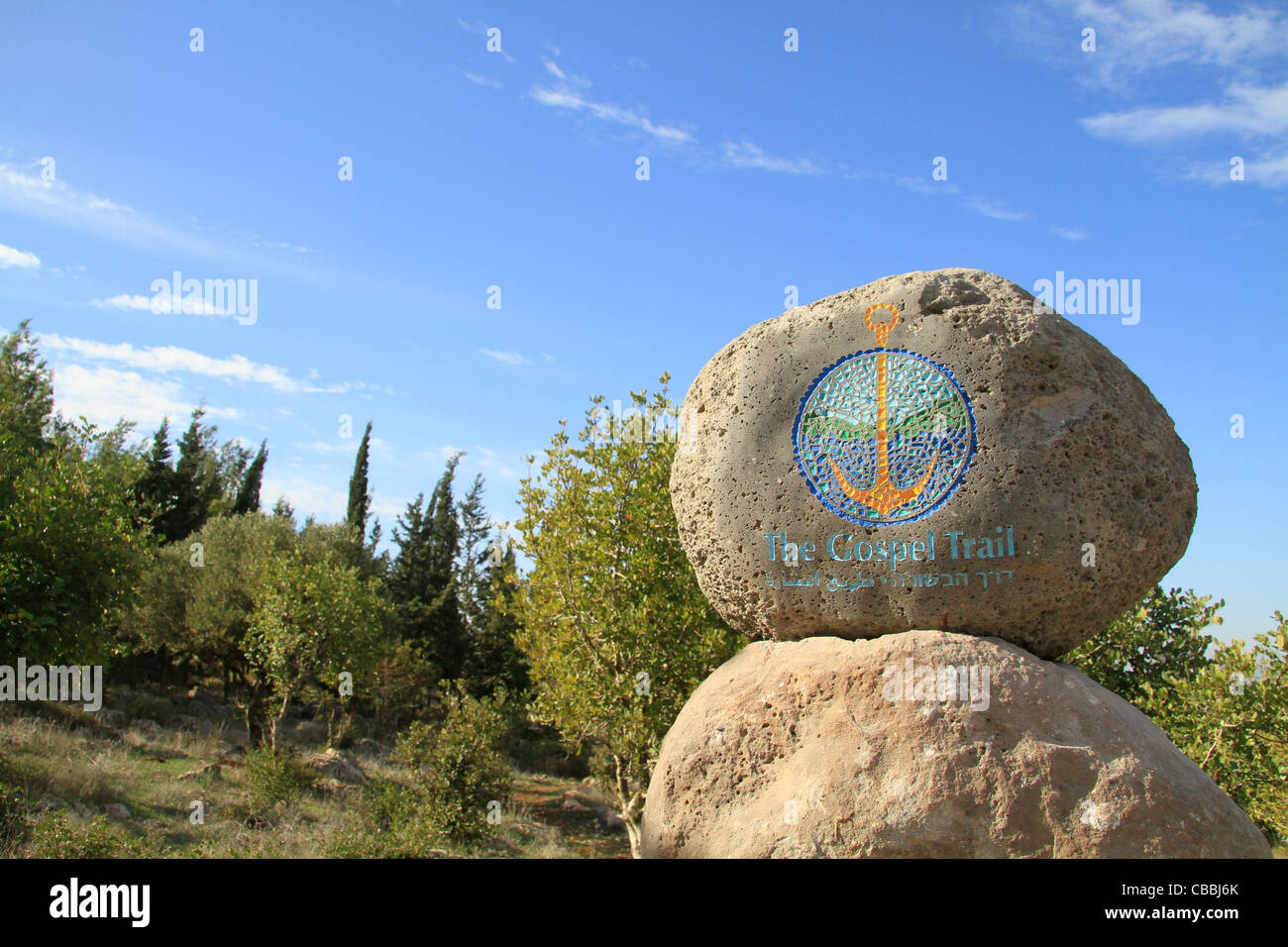 Israele, Bassa Galilea, il Vangelo segnavia sul Monte precipizio Foto Stock