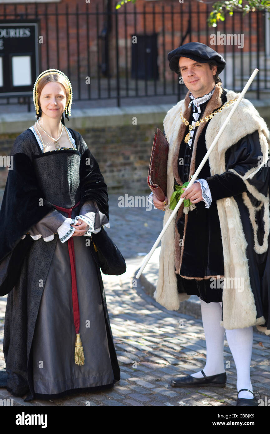 Inghilterra, Londra, Torre di Londra, attori in costume dal processo di Anne Boleyn Visualizza Foto Stock