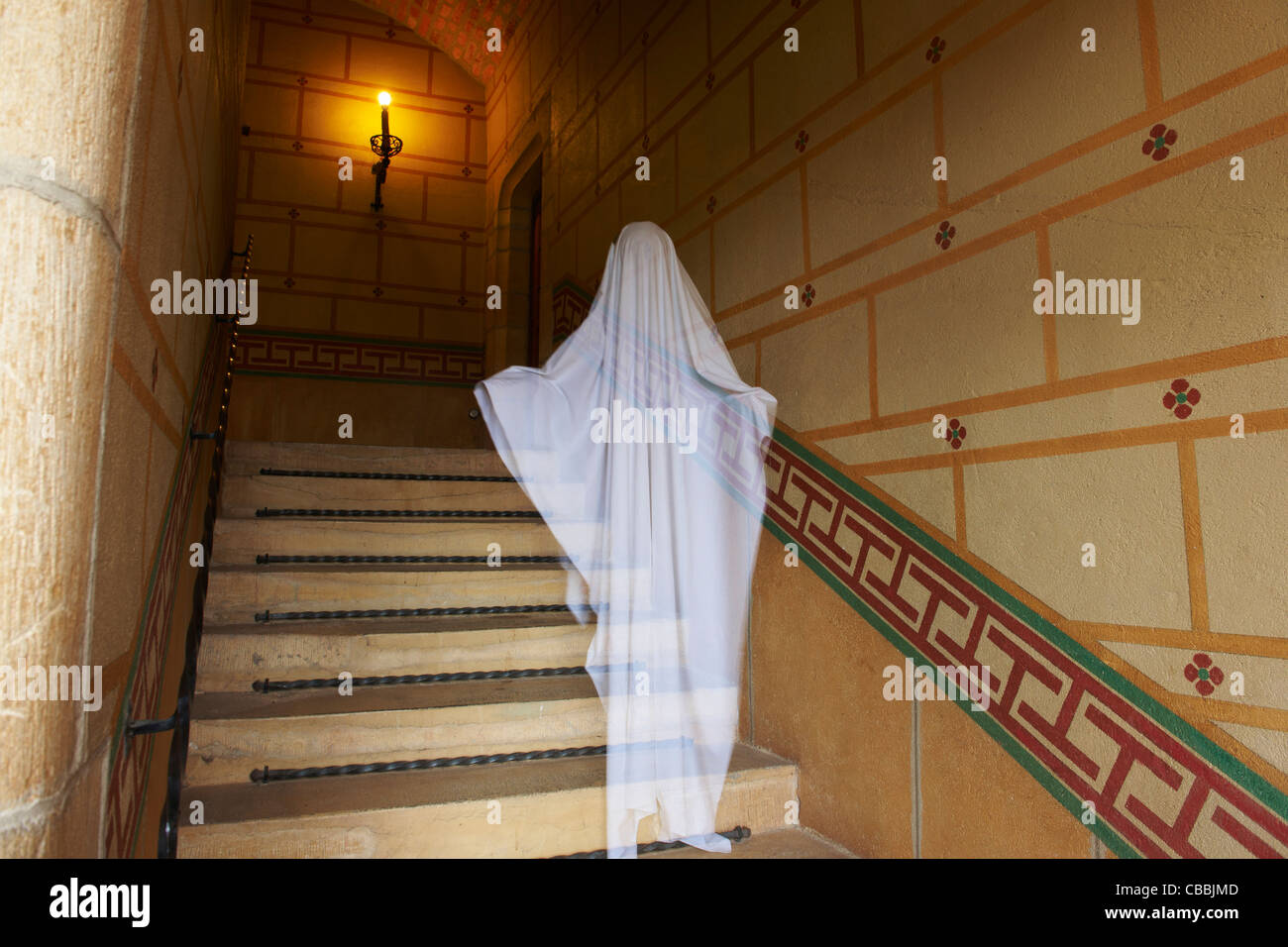 Ghost galleggiante su scale ornati Foto Stock