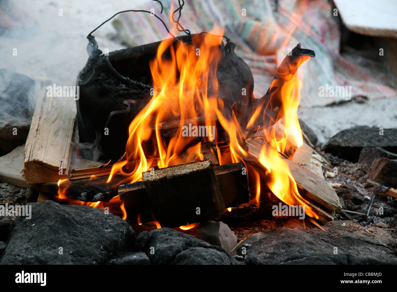 Il tè oltre il campo di fuoco Foto Stock