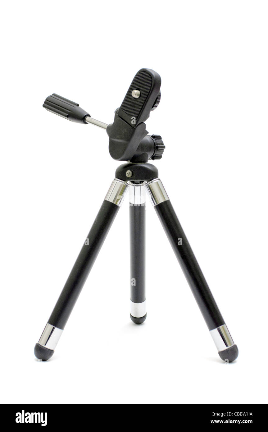 Piccola fotocamera treppiede realizzato in plastica e metallo su uno sfondo bianco Foto Stock