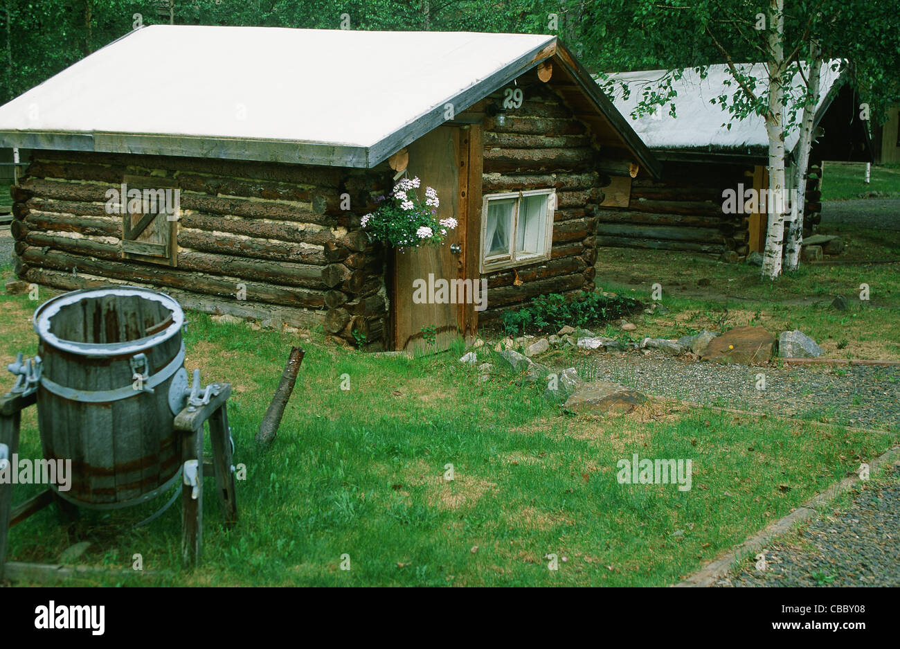 Vecchi log in legno capanne a Chena Hot Springs Resort vicino a Fairbanks Alaska Foto Stock