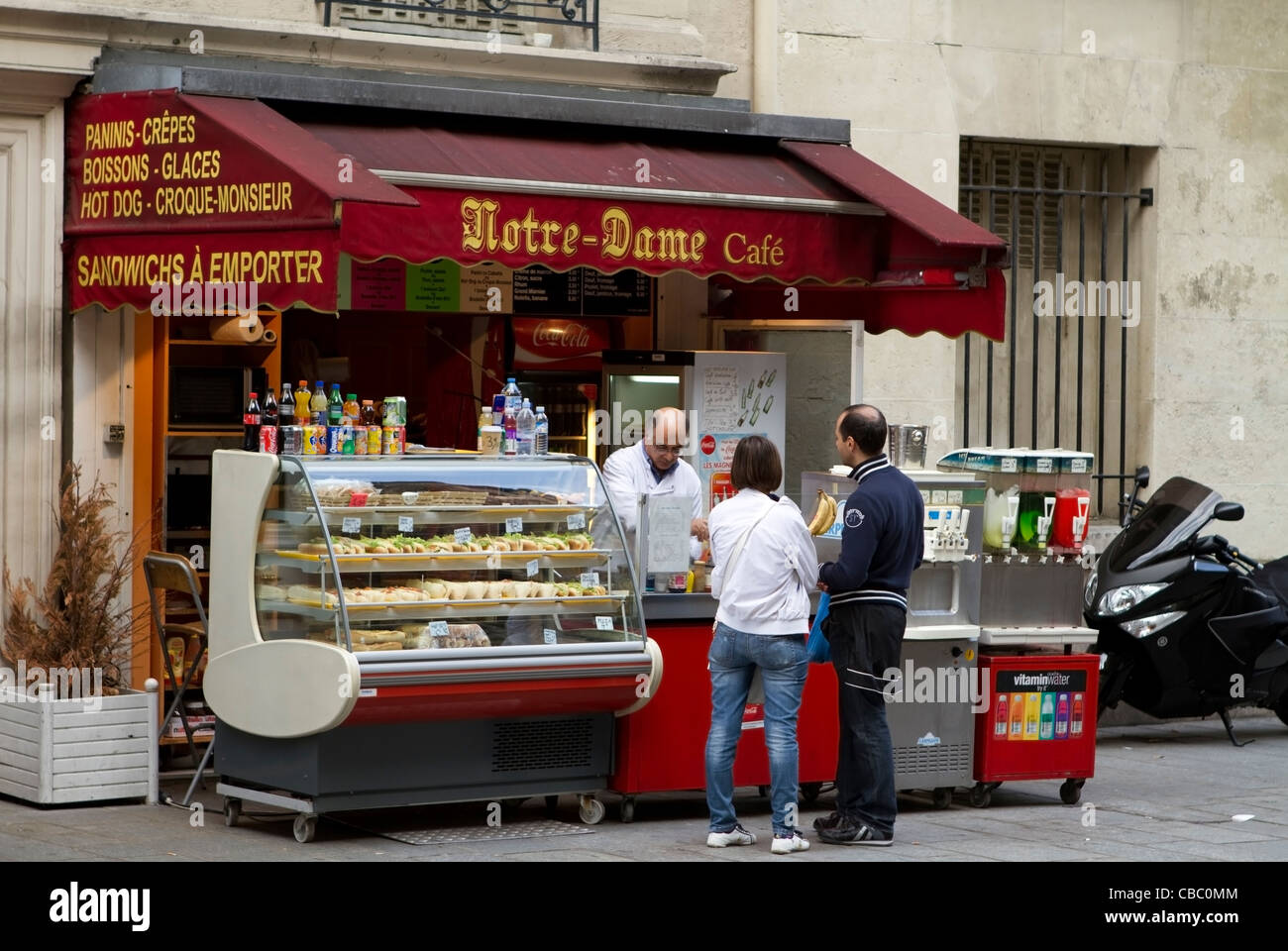 Notre Dame cafe sull'Île de la Cité a Parigi, Francia Foto Stock