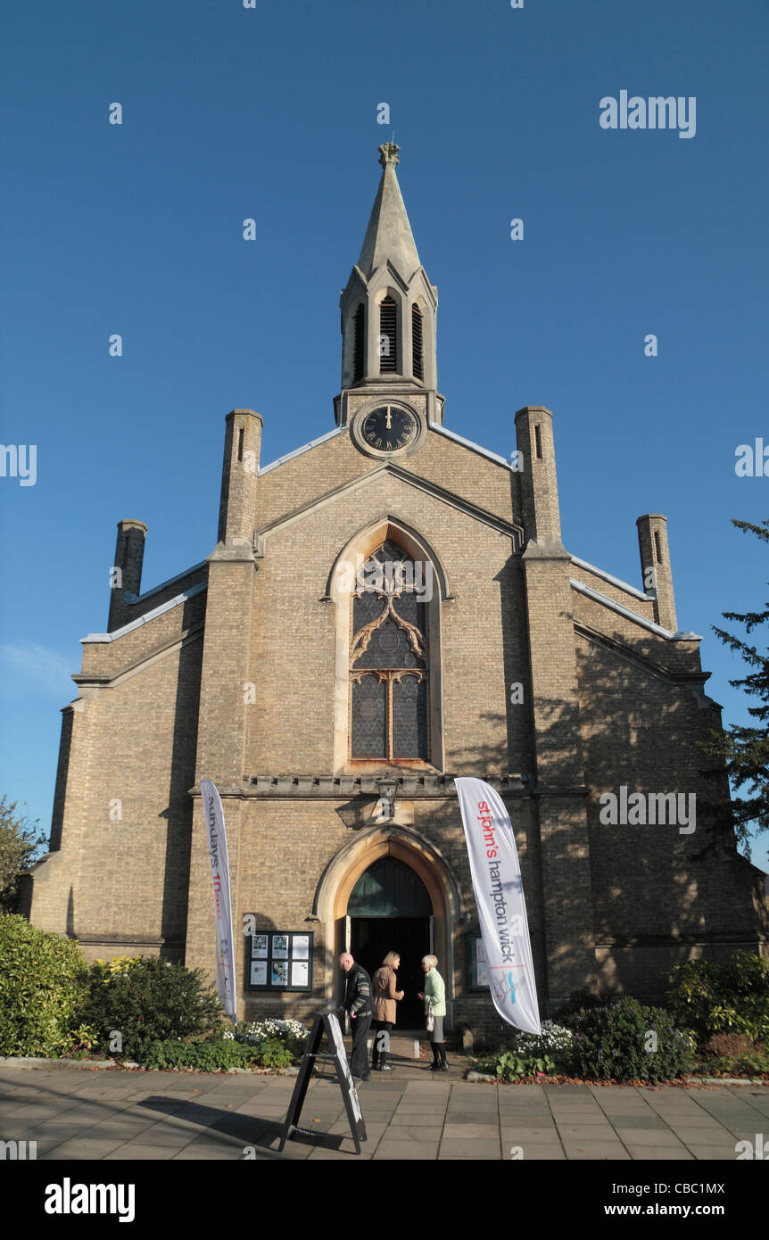 Chiesa di San Giovanni Evangelista, Hampton Wick, sulla Chiesa Grove, Hampton Wick, Londra, Regno Unito. Foto Stock