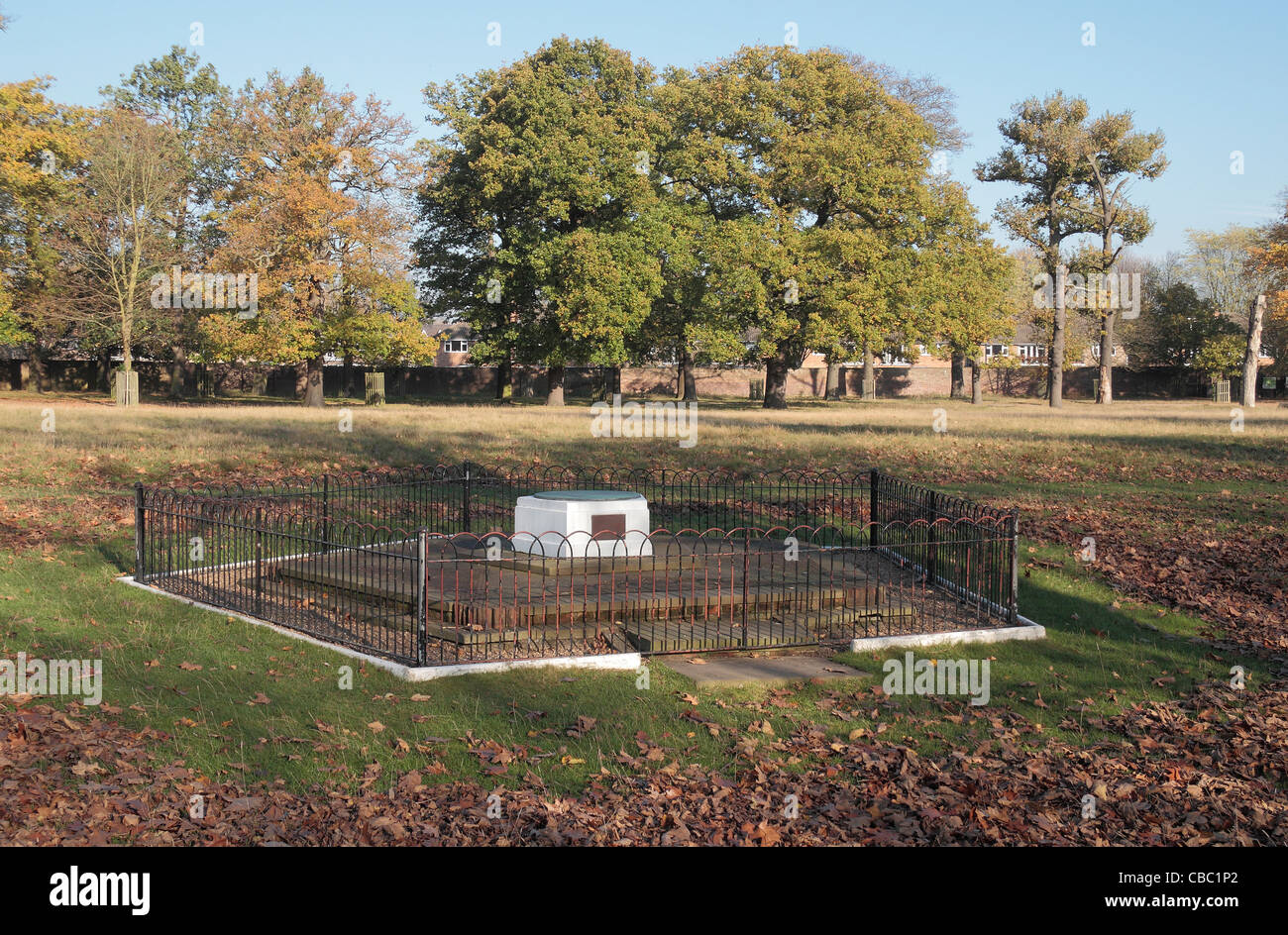 Memorial marcatore per l'esercito degli Stati Uniti ha forze aeree della Seconda guerra mondiale in base Bushy Park, West London, Regno Unito. Foto Stock