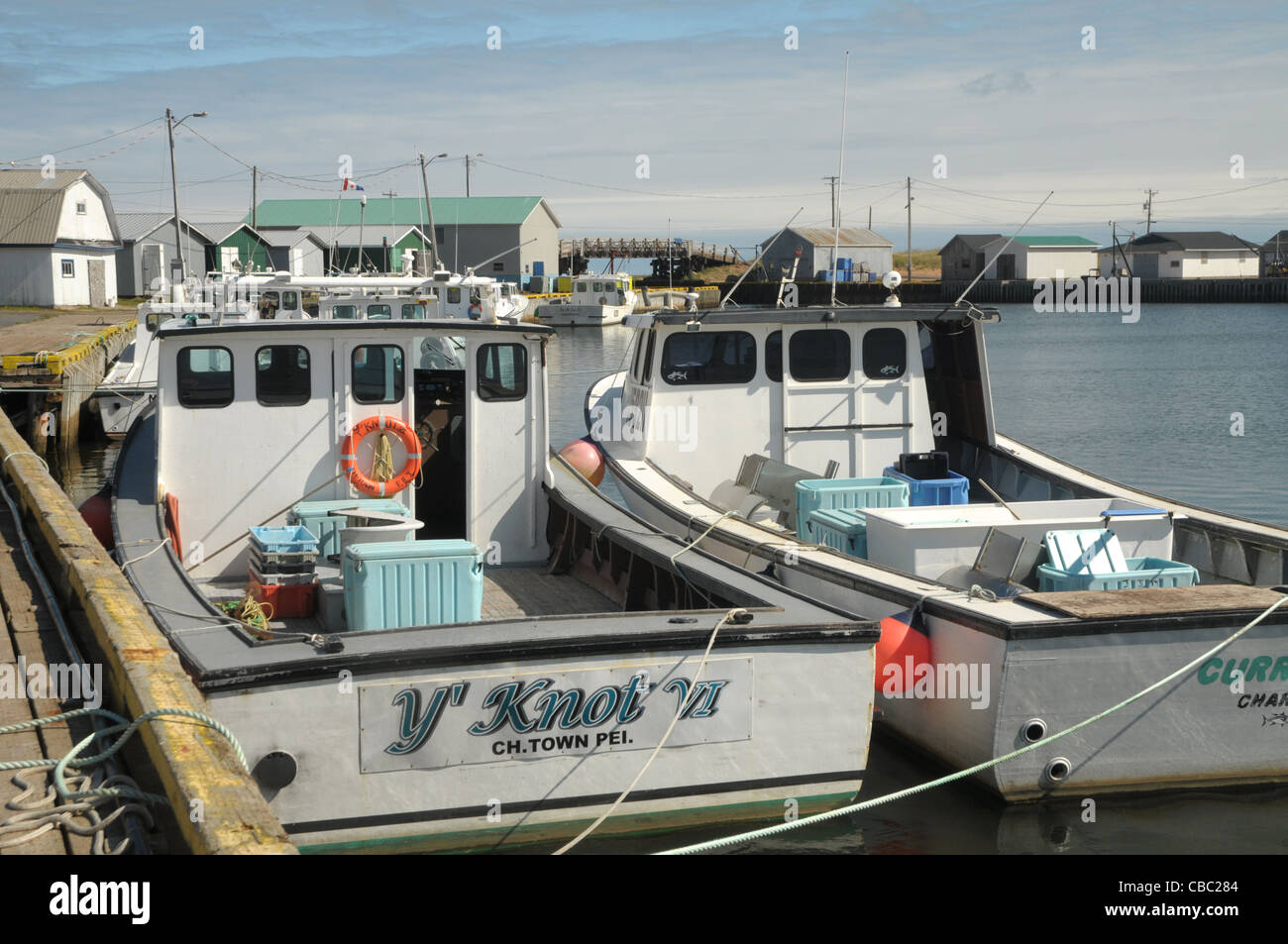 Barche da pesca sono radicati nella parte anteriore di un faro in North Lake Prince Edward Island, Canada. Foto Stock