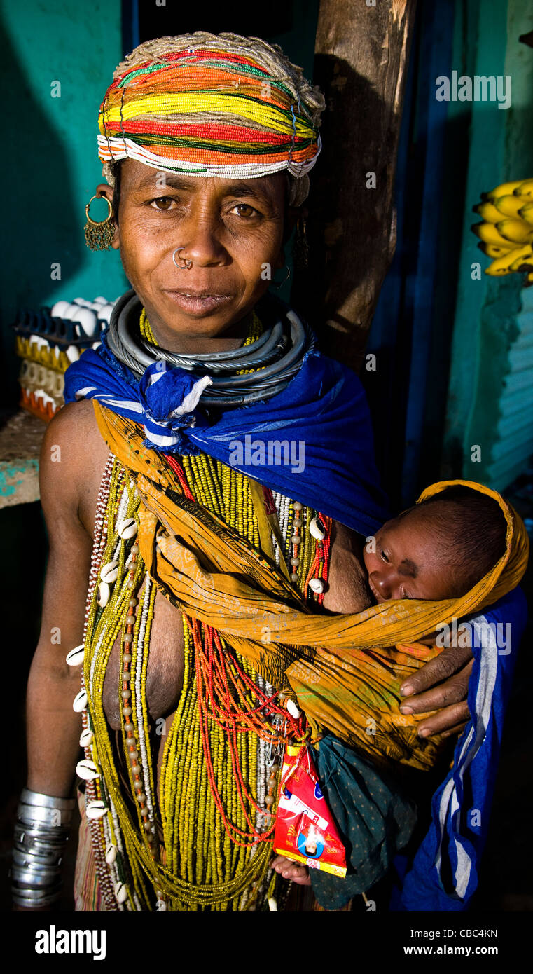 Un colorato Bonda donna tribale. Foto Stock