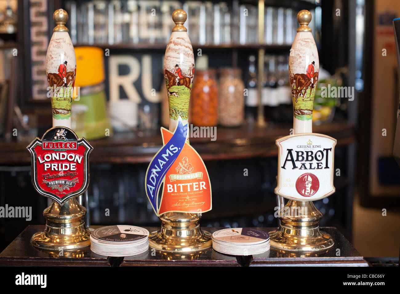 Inghilterra, Londra, birra maniglie della pompa Foto Stock