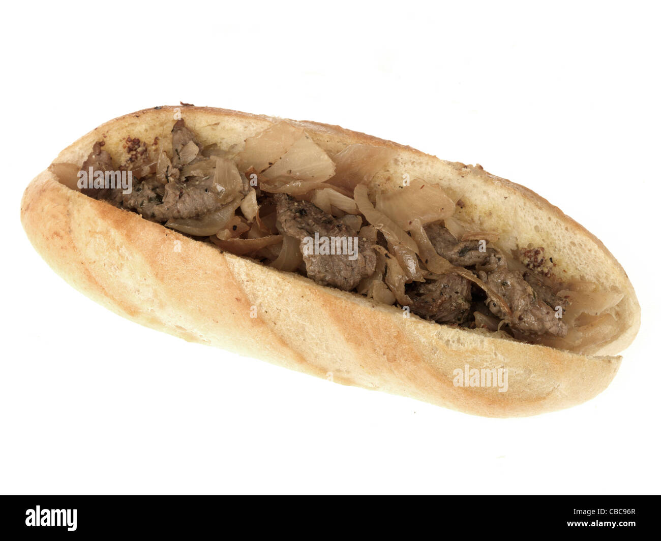 Preparato di fresco Bistecca di fritte e cipolla Roll servito in una bianca morbida stile sottomarino Pane contro il bianco con un tracciato di ritaglio e nessun popolo Foto Stock