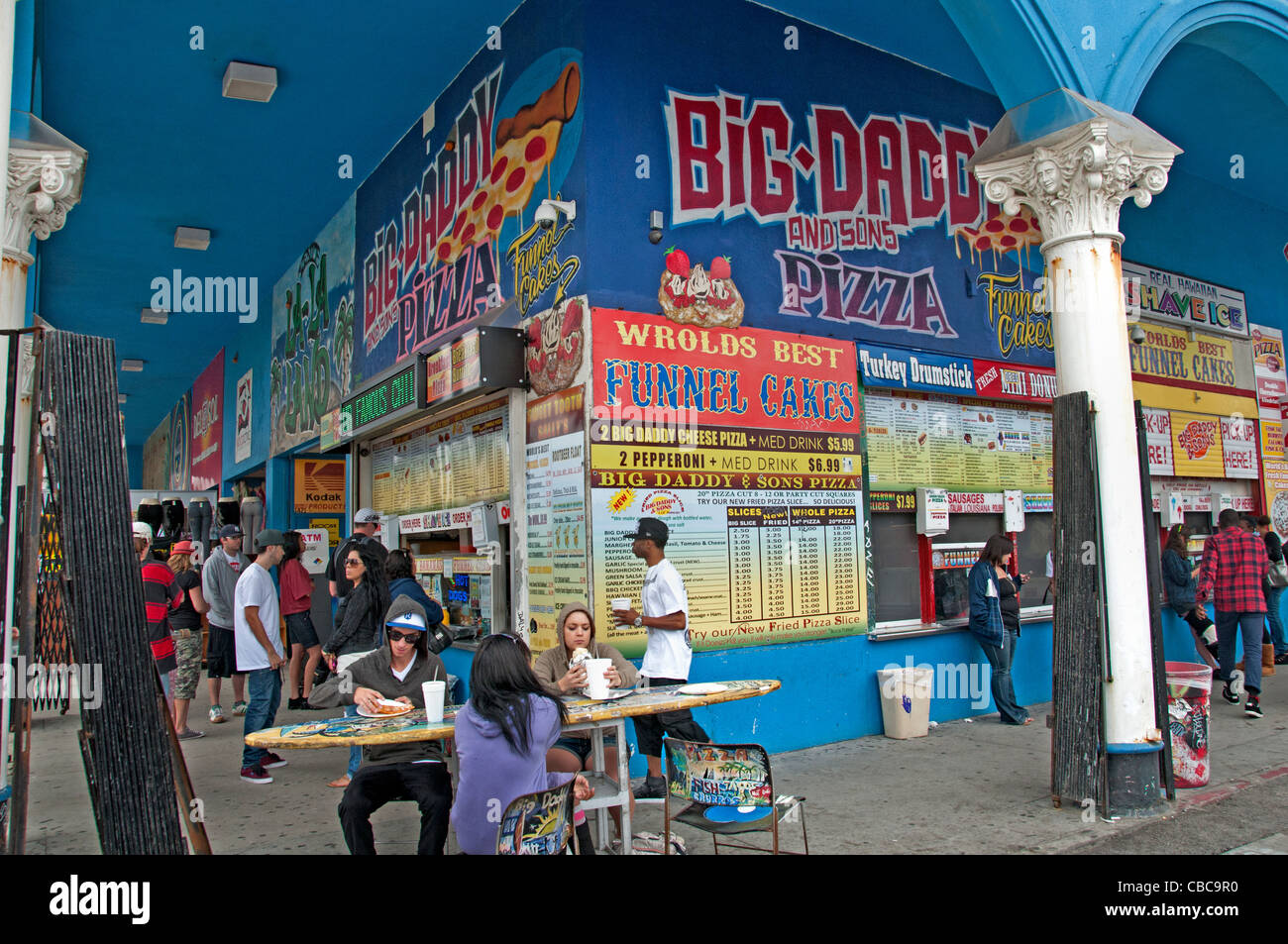 Il fast food Burger Pizza Venice Beach California imbuto torte Stati Uniti Foto Stock