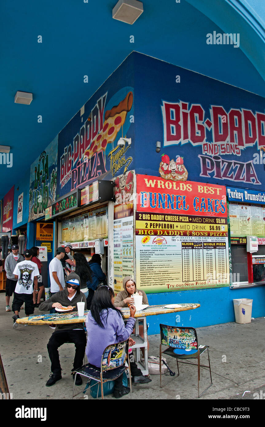 Il fast food Burger Pizza Venice Beach California imbuto torte Stati Uniti Foto Stock