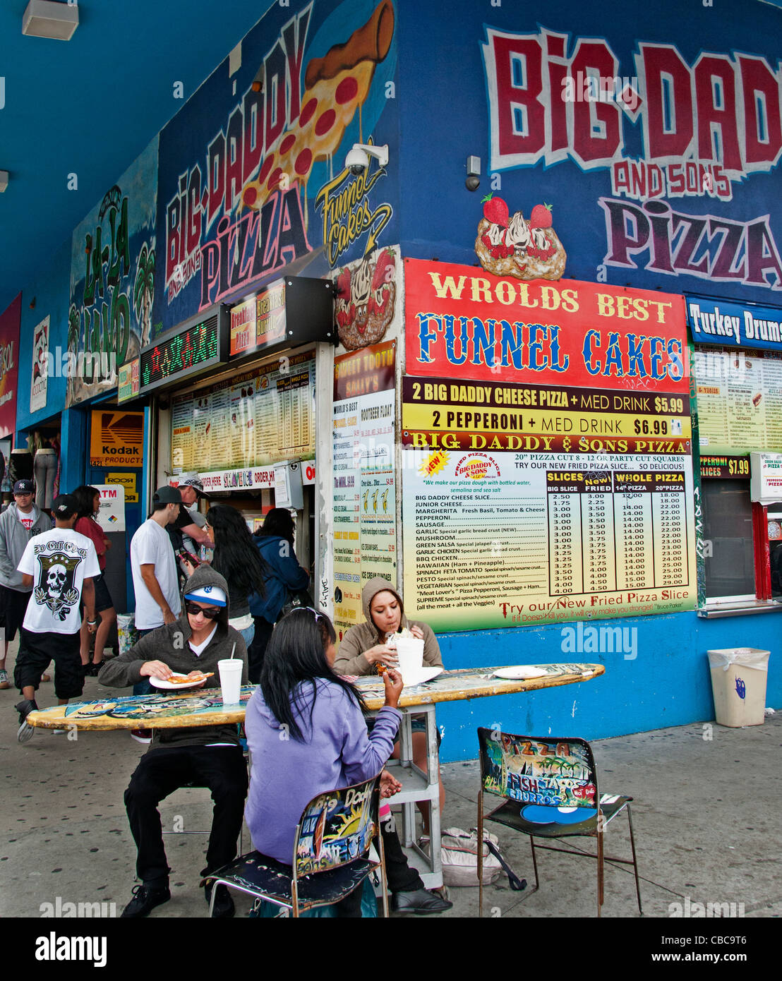 Il fast food Burger Pizza Venice Beach California imbuto torte Stati Uniti Foto Stock