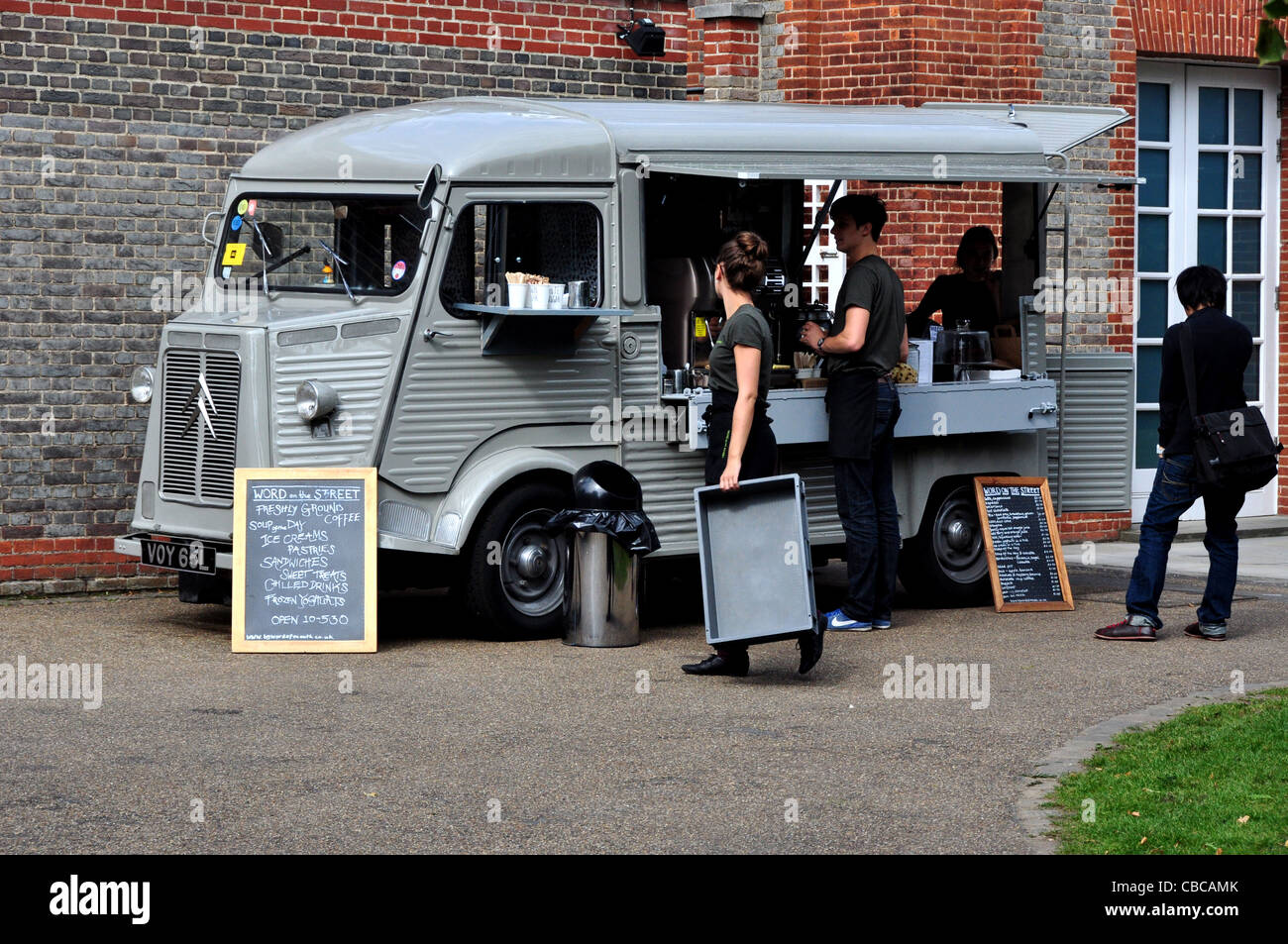 Un servizio di catering Citreon van presso la Serpentine Gallery Kensington Gds London REGNO UNITO Foto Stock
