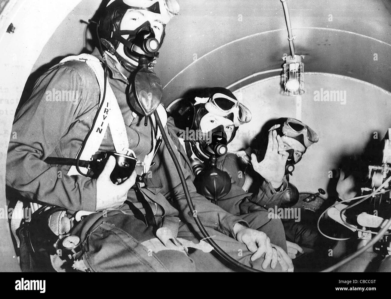 Gli equipaggi degli aeromobili sono sottoposti a formazione di ossigeno durante il WW11 Foto Stock