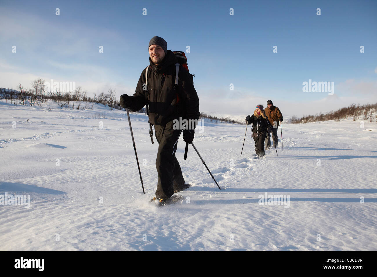 I fondisti a piedi nella neve Foto Stock